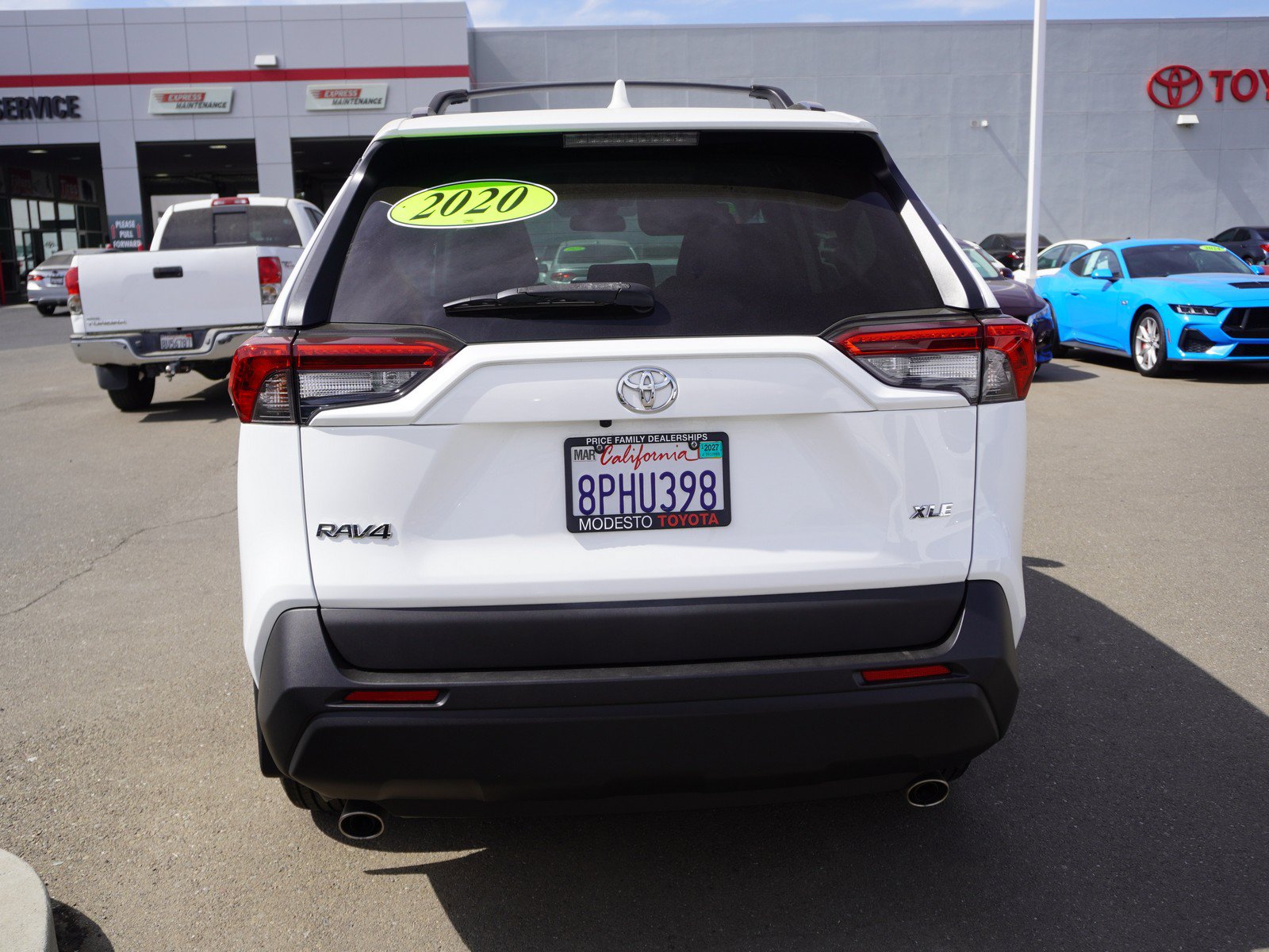Used 2020 Toyota RAV4 XLE w/ All Weather Liner Package FWD image 9