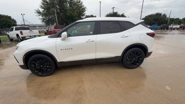 Used 2022 Chevrolet Blazer Premier w/ Enhanced Convenience Package FWD image 5