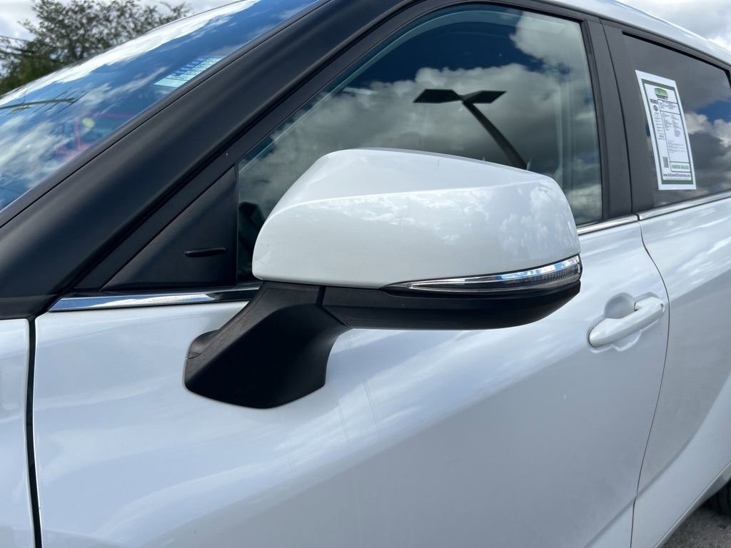 Used 2023 Toyota Highlander L image 19