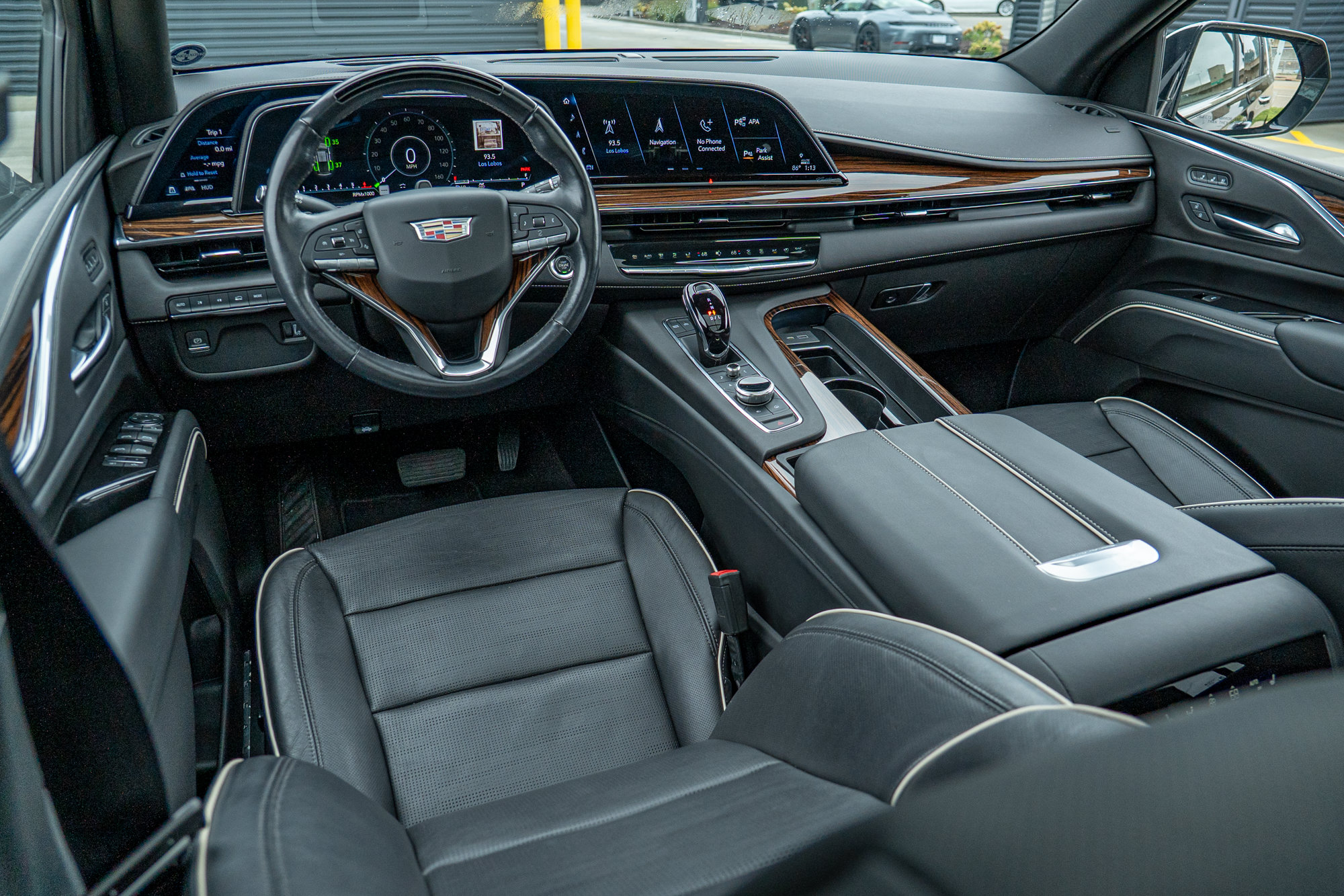Used 2022 Cadillac Escalade ESV Premium Luxury AWD/4WD image 18