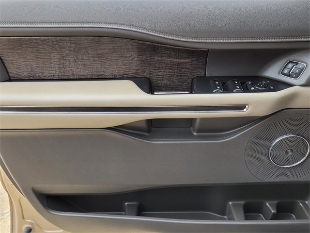 Used 2020 Ford Expedition Limited image 28