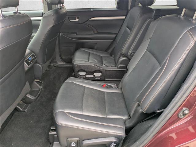 Used 2019 Toyota Highlander XLE FWD image 19