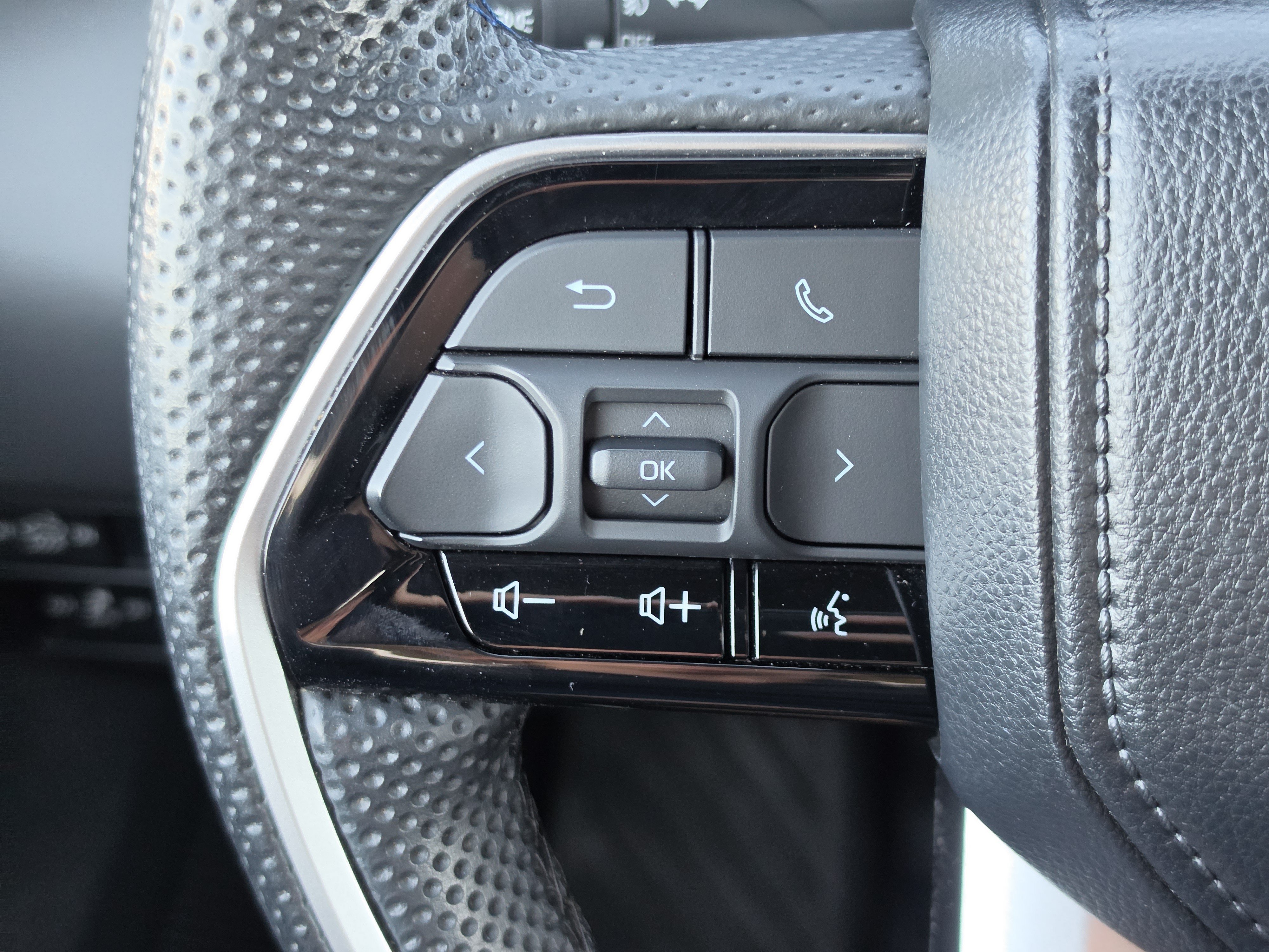 Certified 2024 Toyota Tundra Platinum AWD/4WD image 17