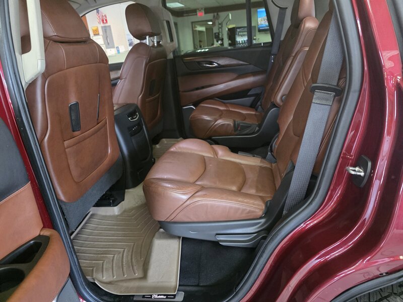 Used 2019 Cadillac Escalade Premium Luxury AWD/4WD image 38