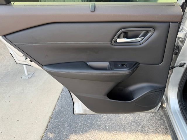 Used 2023 Nissan Rogue SV w/ SV Premium B Package image 31