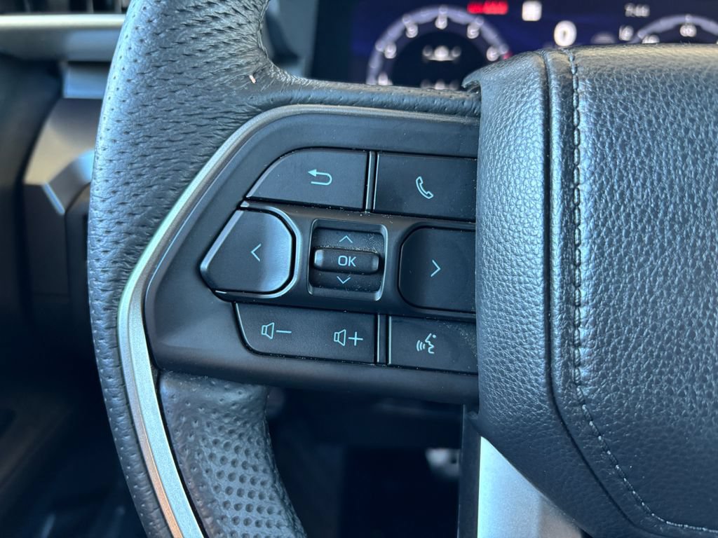Used 2025 Toyota Tacoma TRD Sport w/ TRD Sport Upgrade Package AWD/4WD image 11