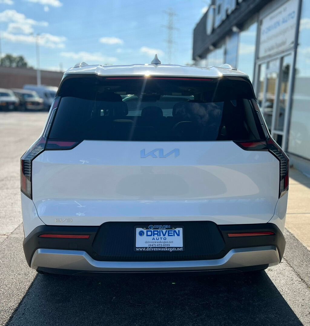 Used 2024 Kia EV9 Wind AWD/4WD image 4