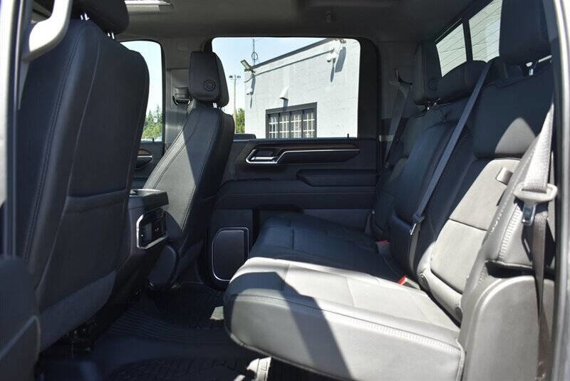Used 2024 GMC Sierra 3500 Denali w/ Denali Reserve Package image 23