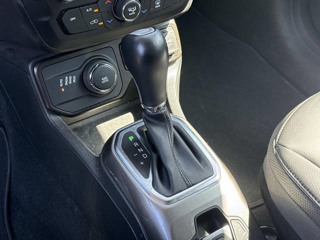 Used 2019 Jeep Renegade Limited w/ UConnect 8.4 Nav Group AWD/4WD image 28