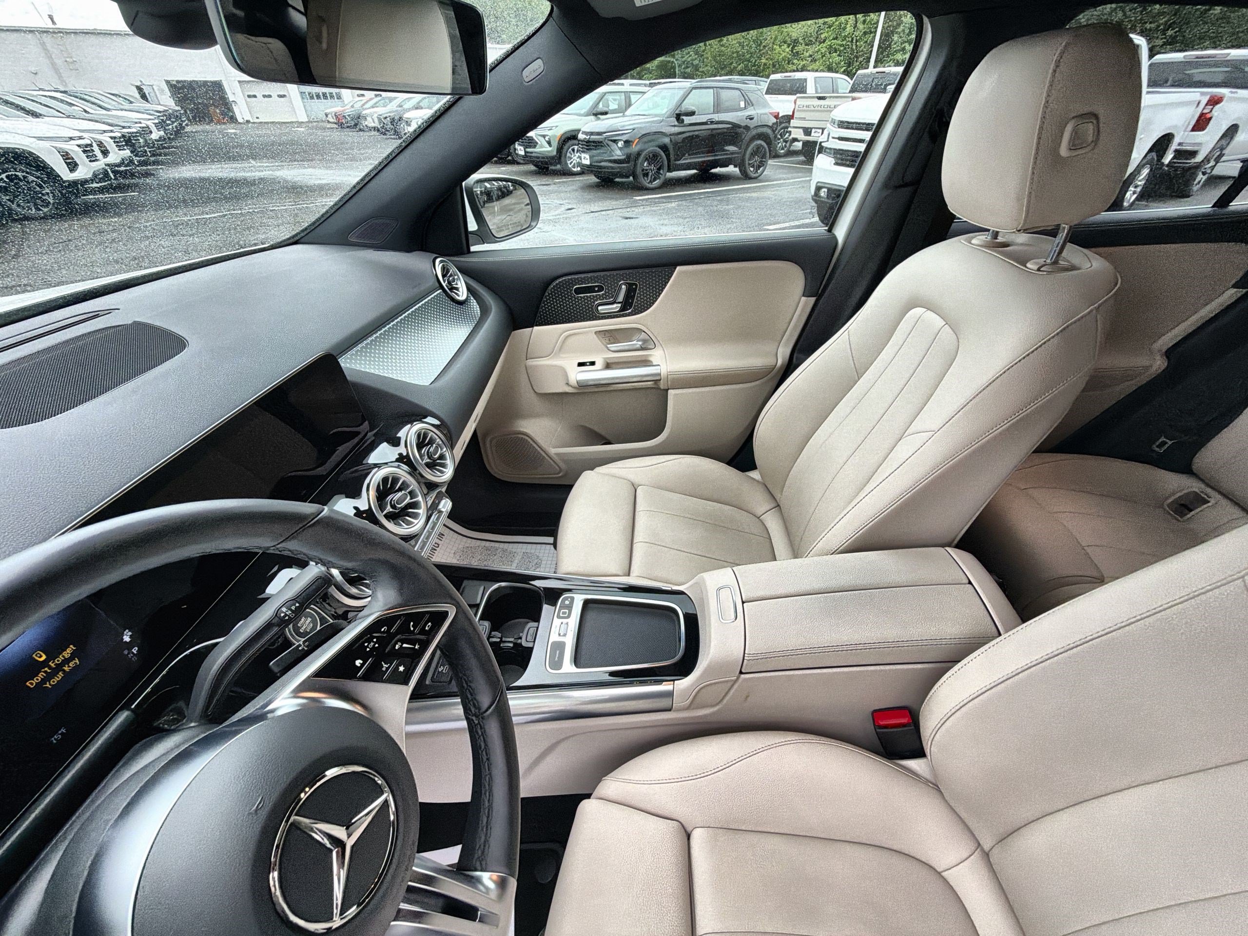 Used 2025 Mercedes-Benz GLA 250 4MATIC w/ Winter Package image 36