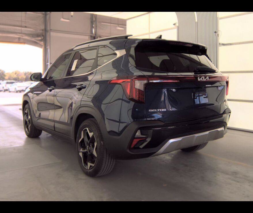 Used 2024 Kia Seltos EX AWD/4WD image 11