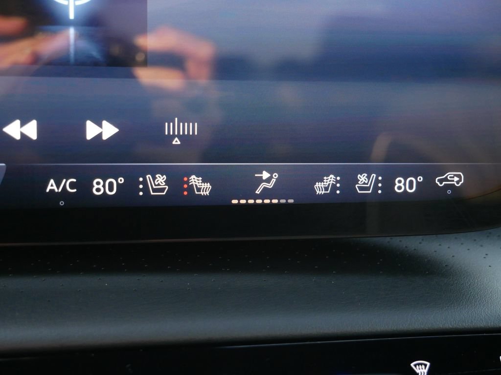 Used 2025 Buick Enclave Avenir w/ Trailering Package, 5000 lbs. AWD/4WD image 20