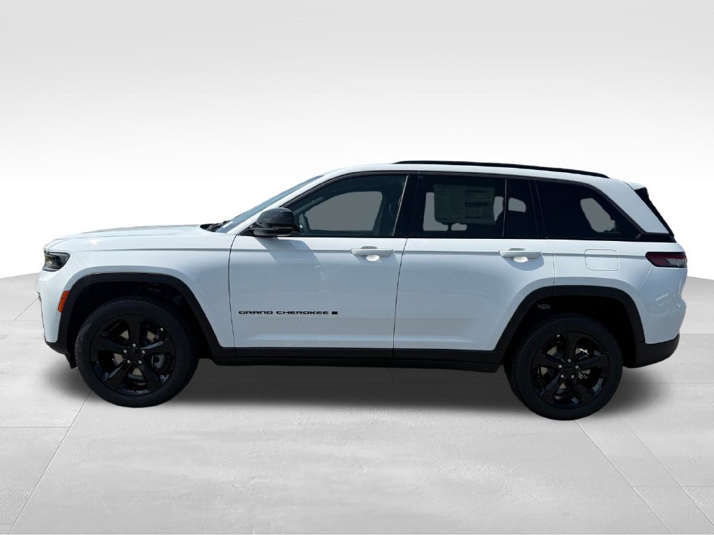 New 2026 Jeep Grand Cherokee Limited w/ Limited Altitude Package AWD/4WD image 2