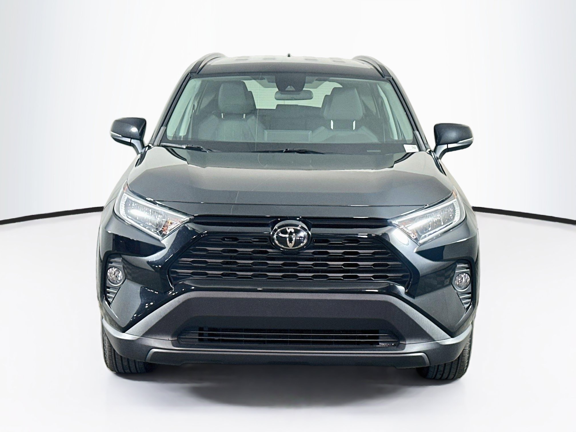 Used 2020 Toyota RAV4 XLE FWD image 2