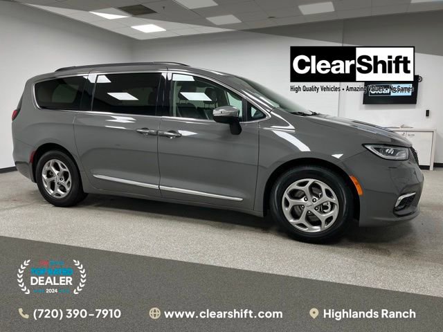 Used 2023 Chrysler Pacifica Limited FWD image 1