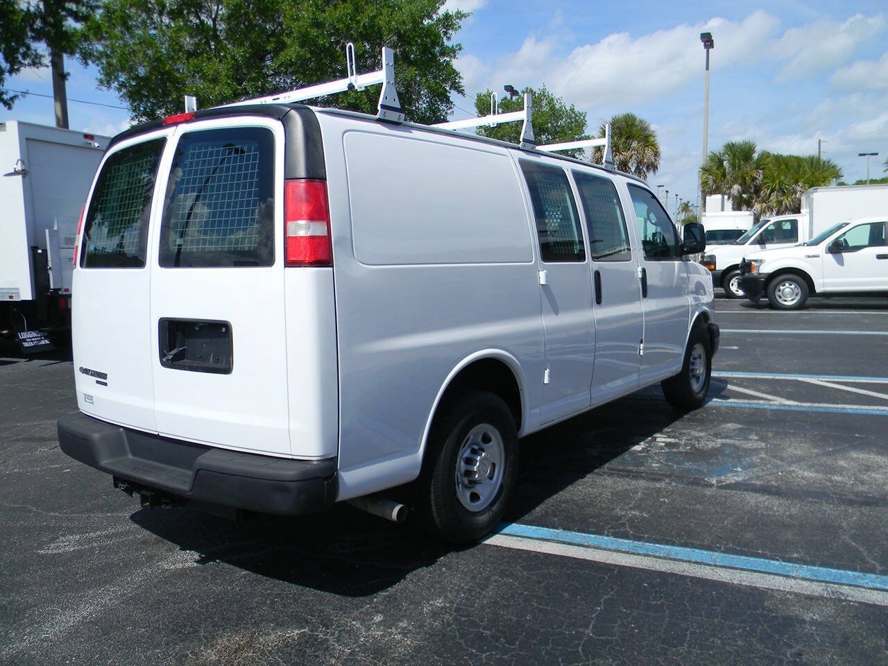Used 2015 Chevrolet Express 2500 RWD image 4
