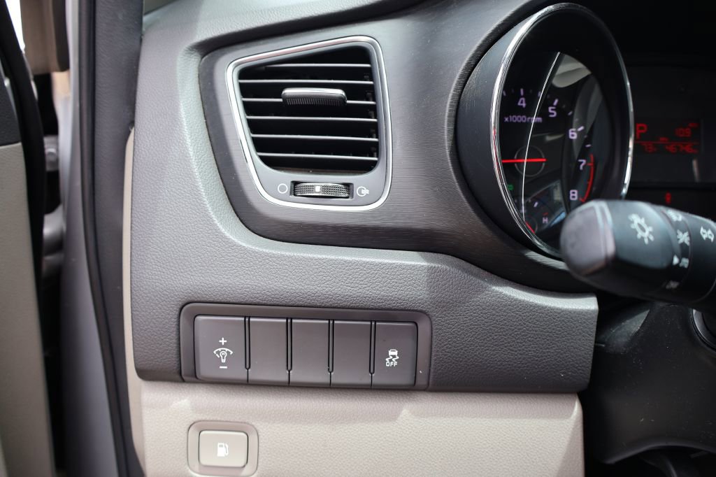 Used 2016 Kia Sedona L FWD image 28
