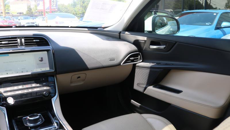 Used 2018 Jaguar XE Prestige RWD image 19