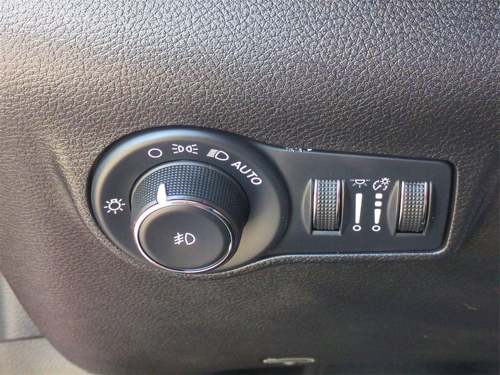 Used 2022 Jeep Compass Limited image 17