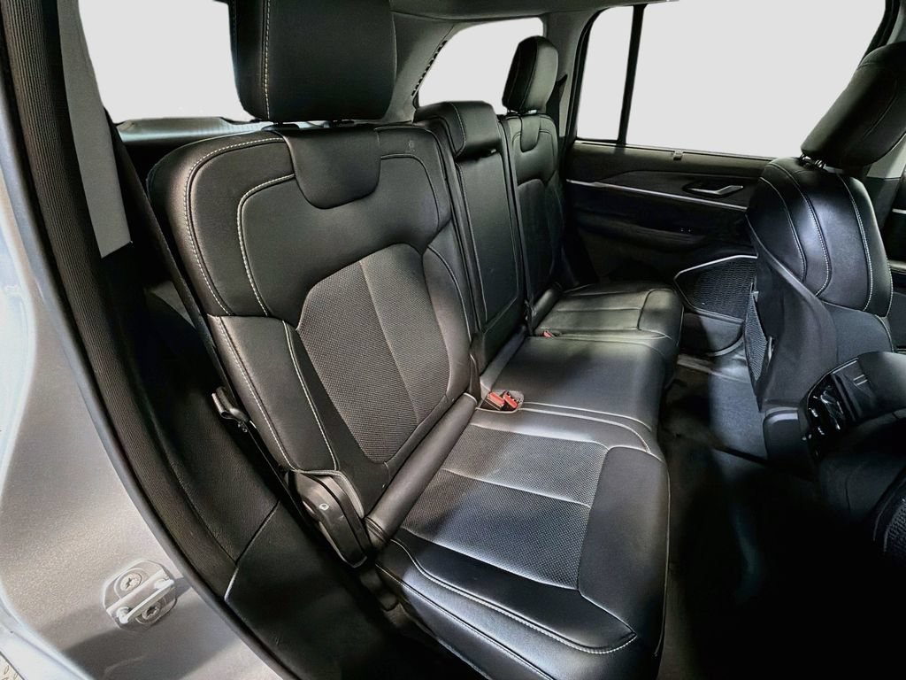 Used 2023 Jeep Grand Cherokee 4WD 4xe w/ Luxury Tech Group II image 25