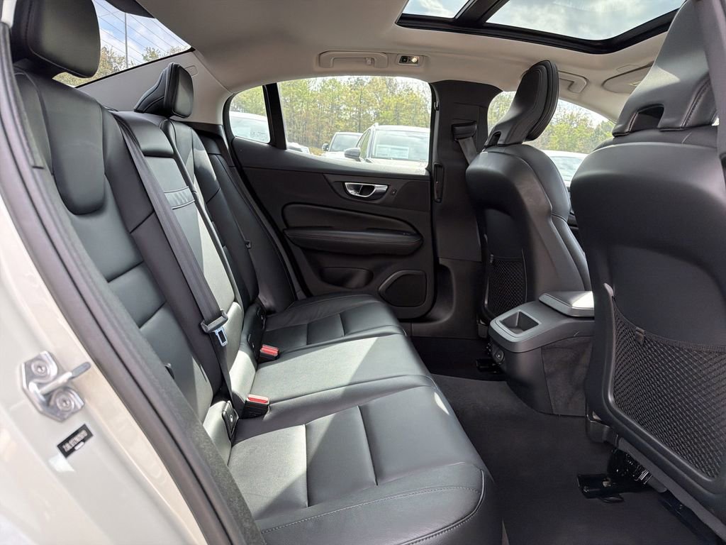 Used 2022 Volvo S60 B5 Momentum w/ Premium Package image 15