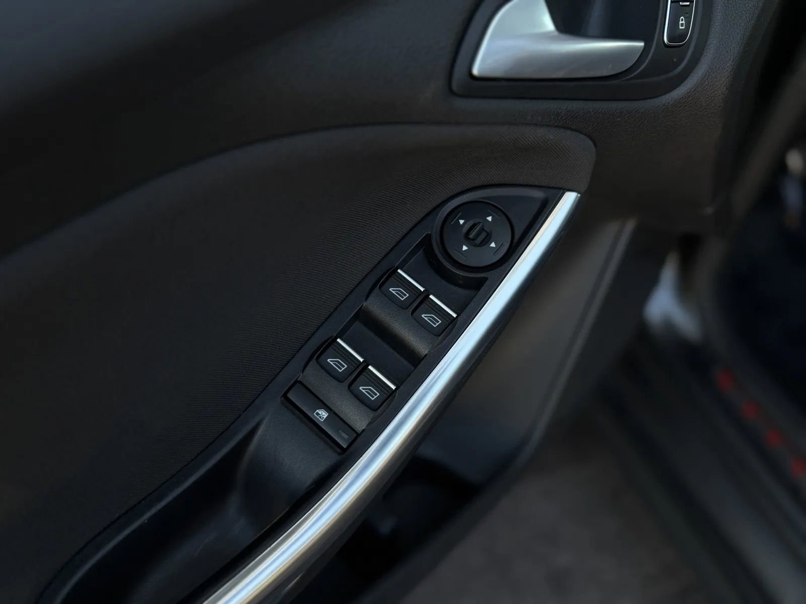 Used 2017 Ford Focus ST FWD image 26