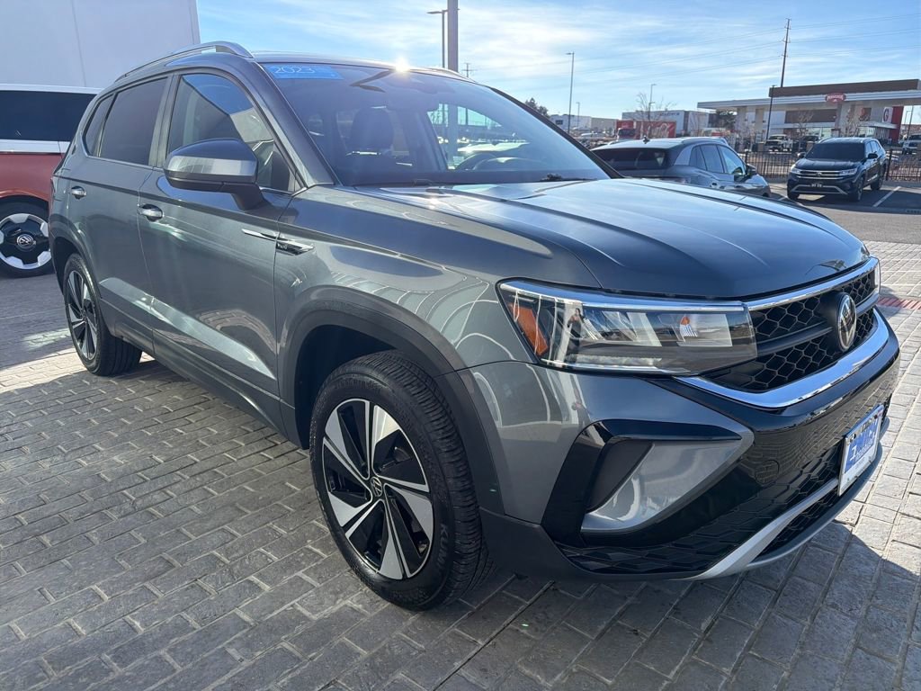 Certified 2023 Volkswagen Taos SE w/ Panoramic Sunroof Package image 9