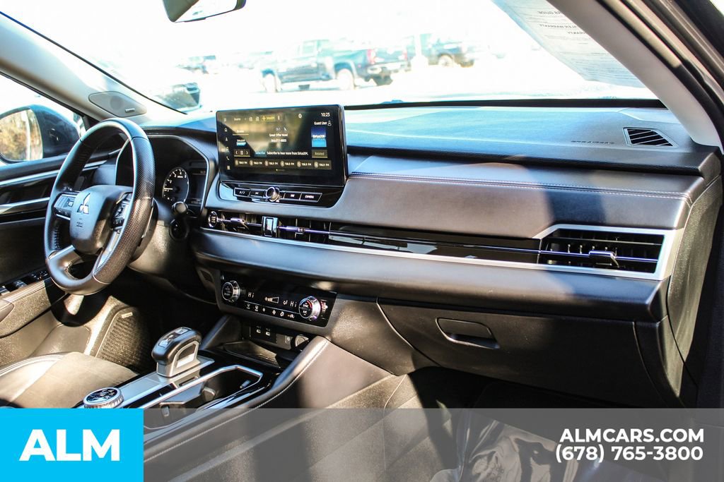 Used 2025 Mitsubishi Outlander SE image 25