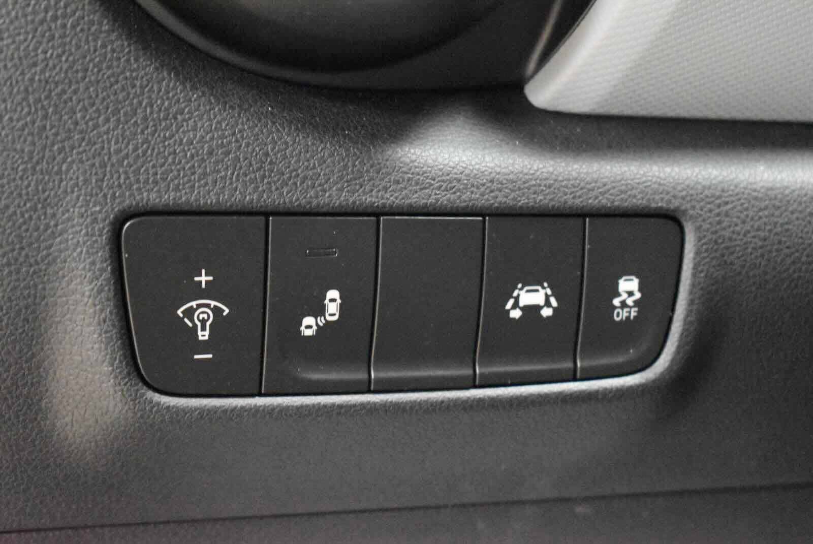 Used 2019 Hyundai Kona Limited AWD/4WD image 66