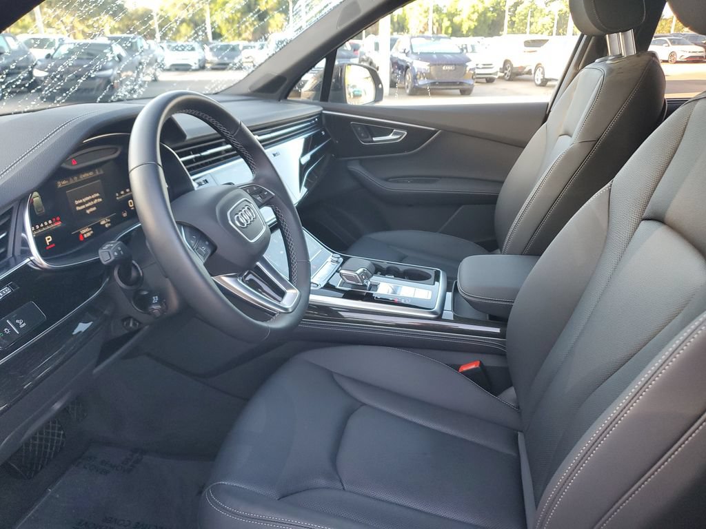 Certified 2025 Audi Q7 2.0T Premium Plus w/ Premium Plus Package AWD/4WD image 24