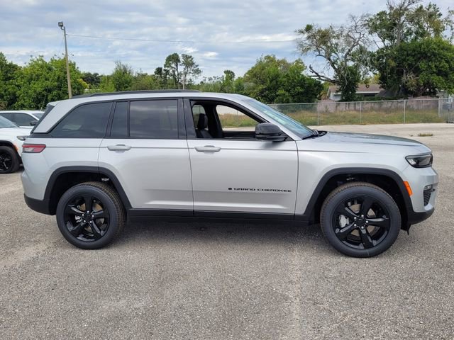 New 2025 Jeep Grand Cherokee Limited w/ Luxury Tech Group II image 8