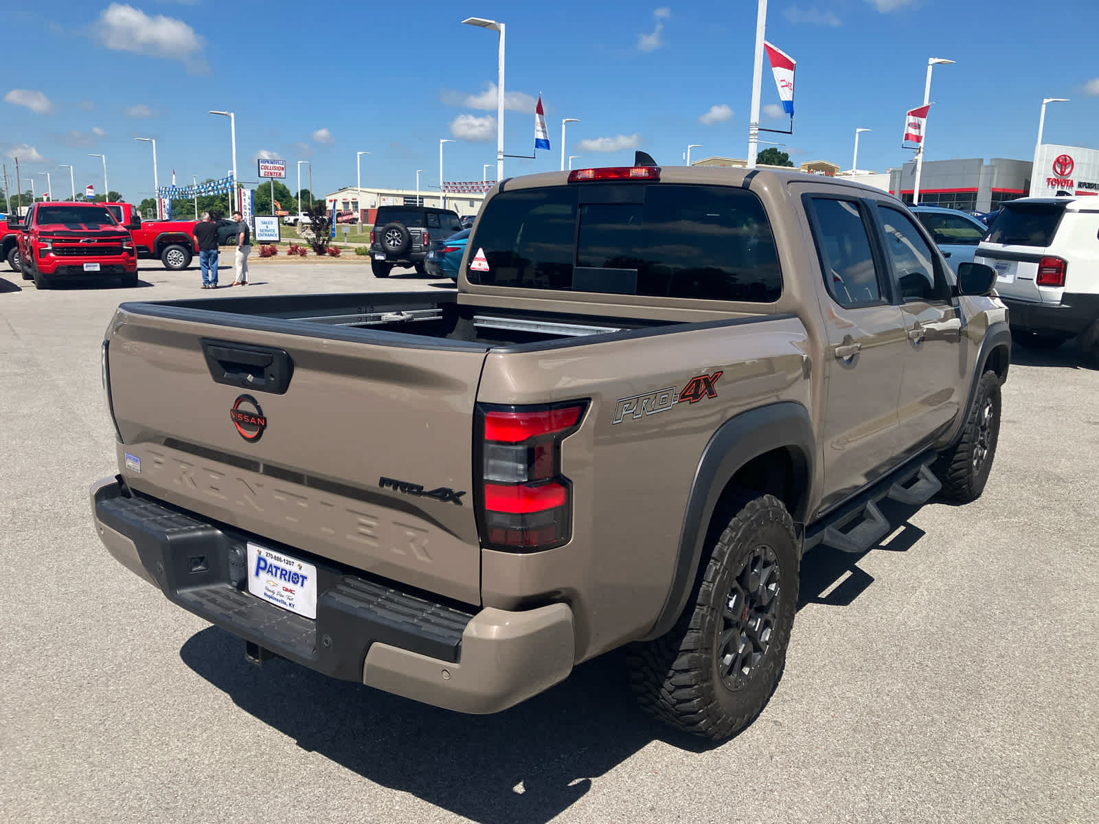 Used 2023 Nissan Frontier PRO-4X w/ Pro-4X Premium Package AWD/4WD image 7