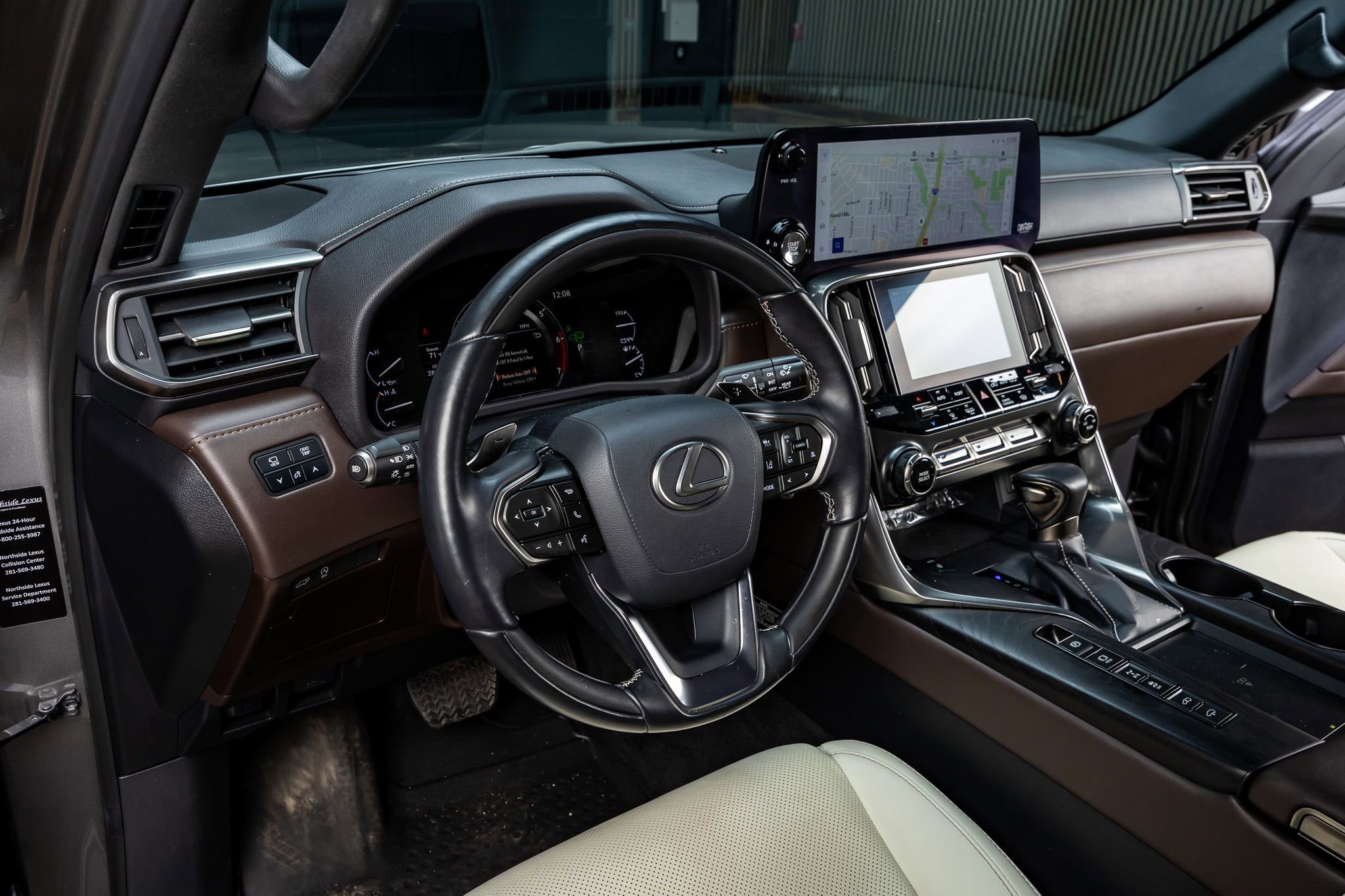 Used 2024 Lexus LX 600 4WD w/ Luxury Package image 17