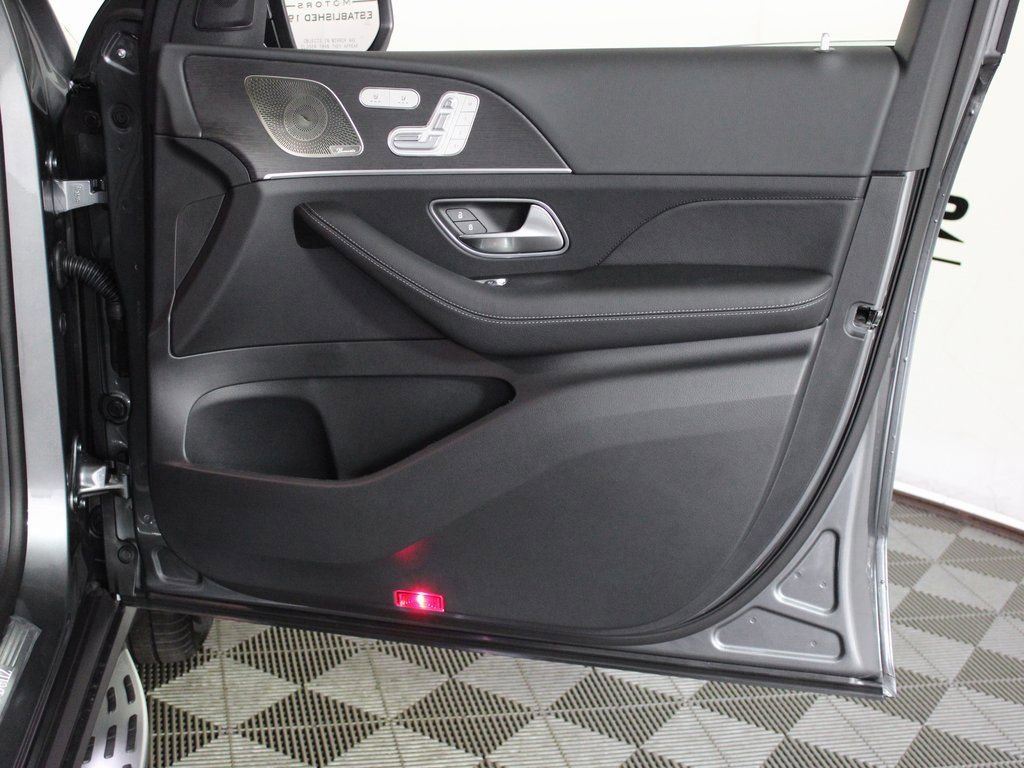 Certified 2026 Mercedes-Benz GLS 450 4MATIC image 33