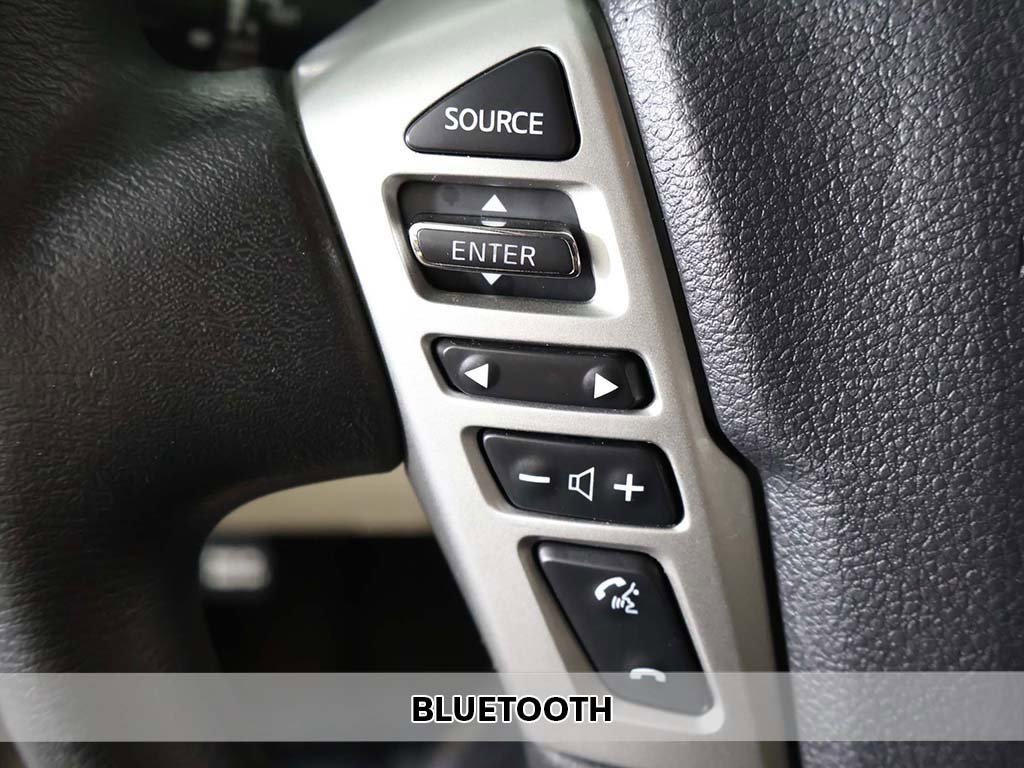 Used 2017 Nissan Titan SV image 4