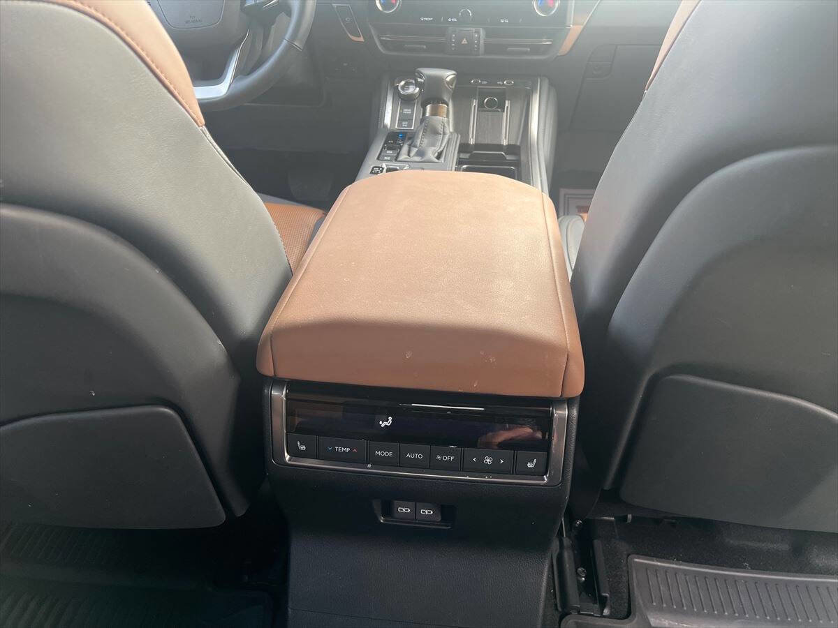 Used 2025 Lexus GX 550 Luxury+ AWD 4dr SUV image 16