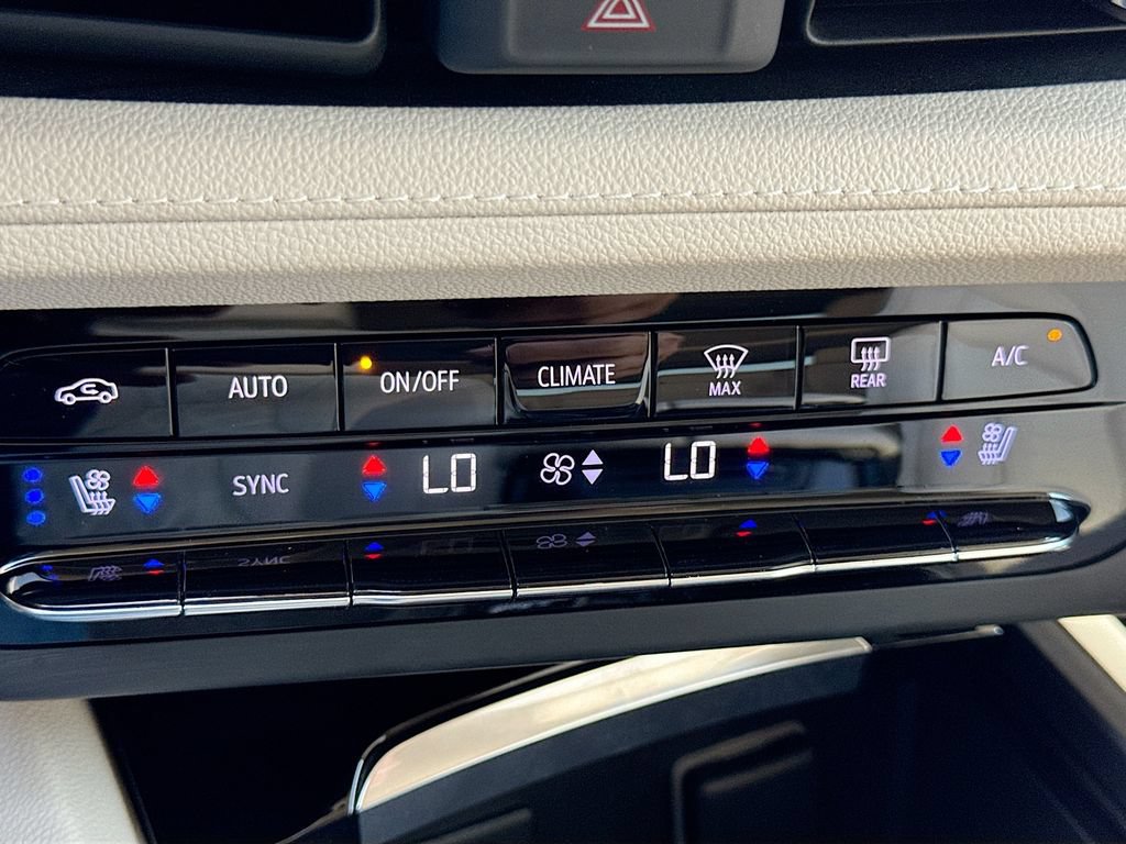 Used 2021 Buick Envision Avenir FWD image 18