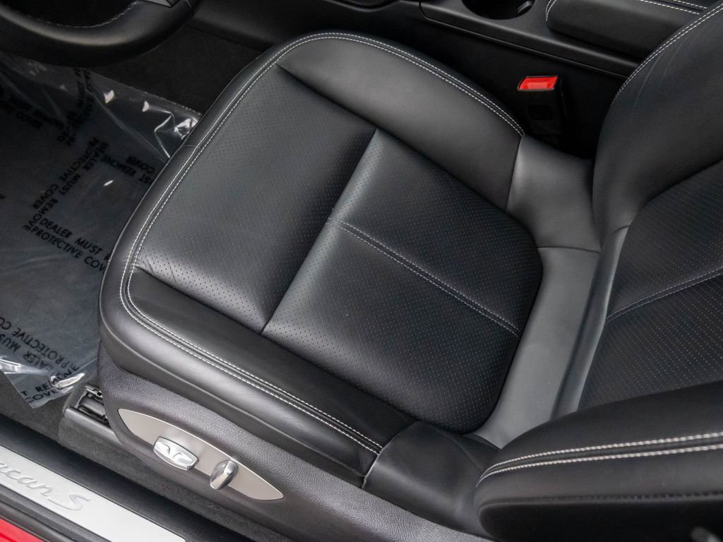 Used 2022 Porsche Macan S image 16