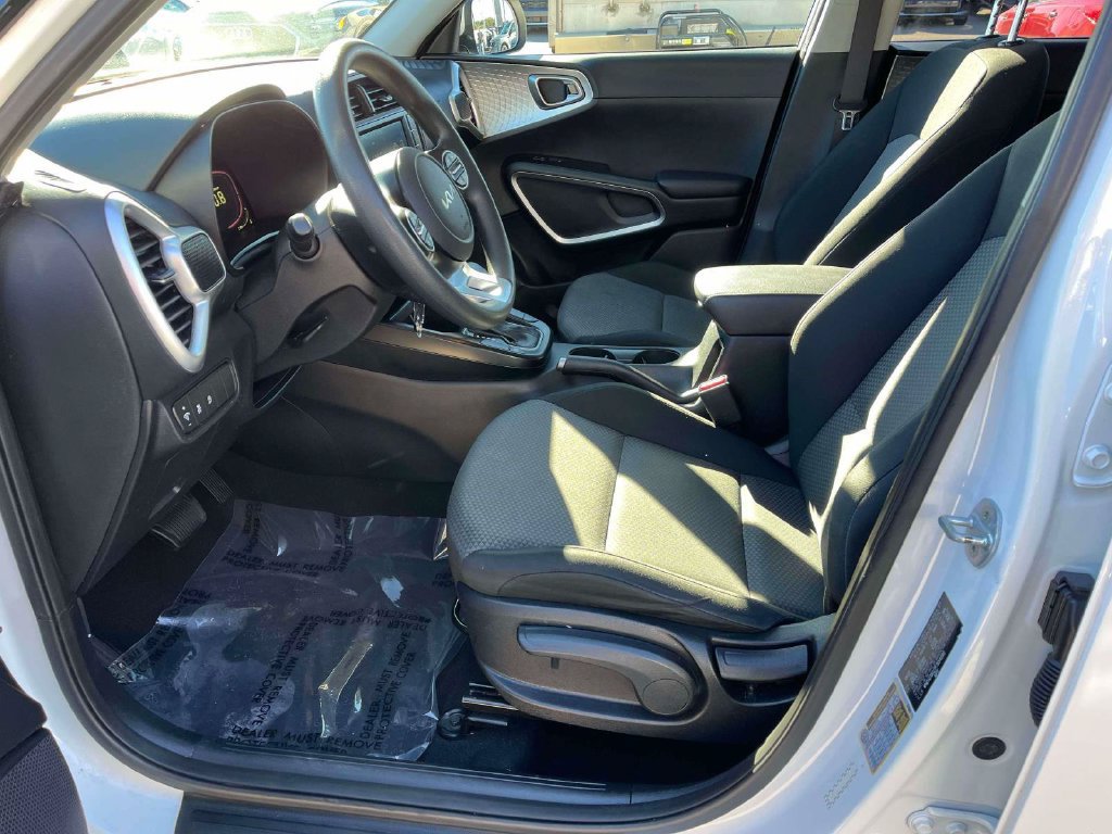 Used 2023 Kia Soul LX w/ LX Technology Package FWD image 15