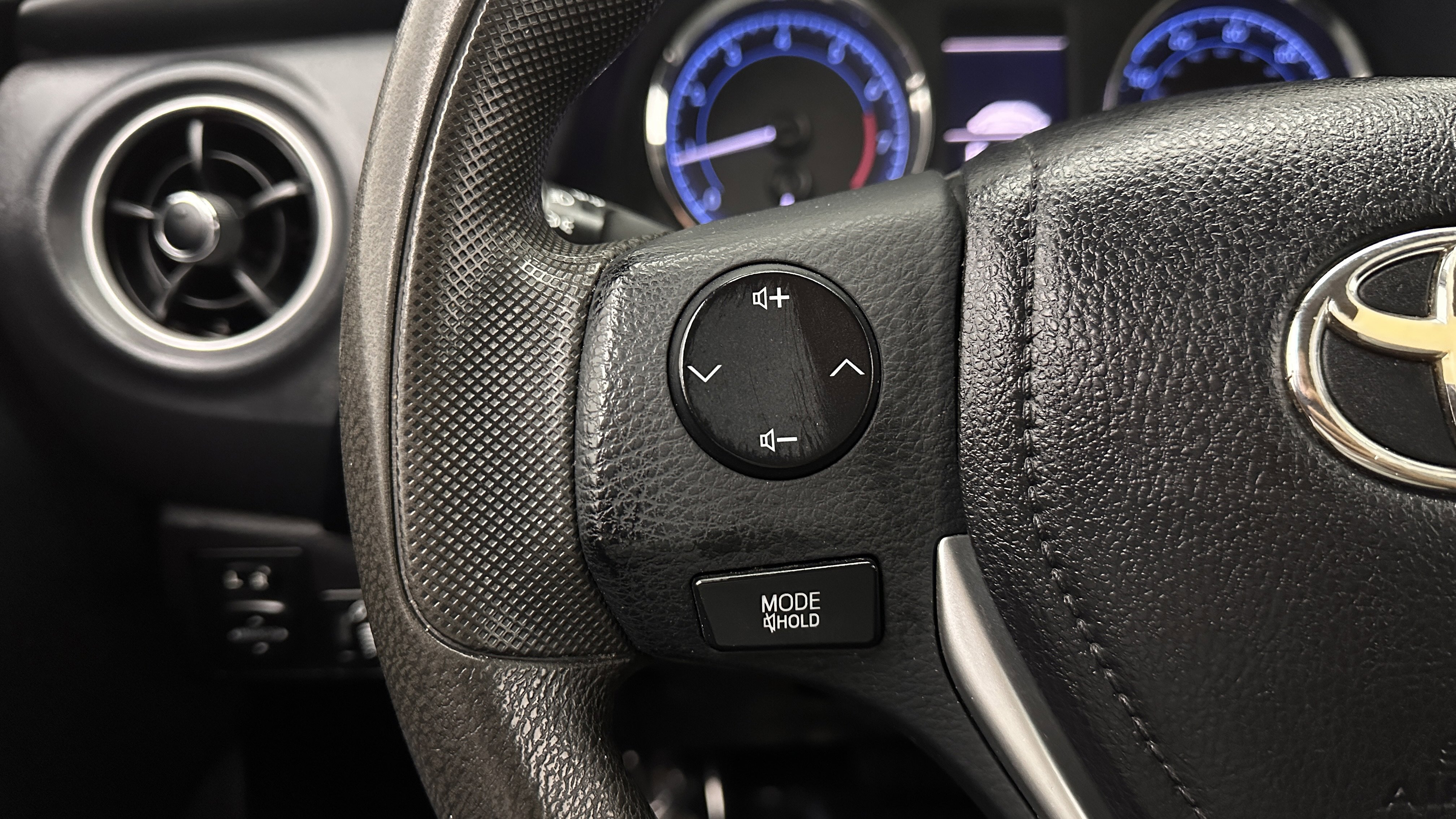 Used 2019 Toyota Corolla LE image 19