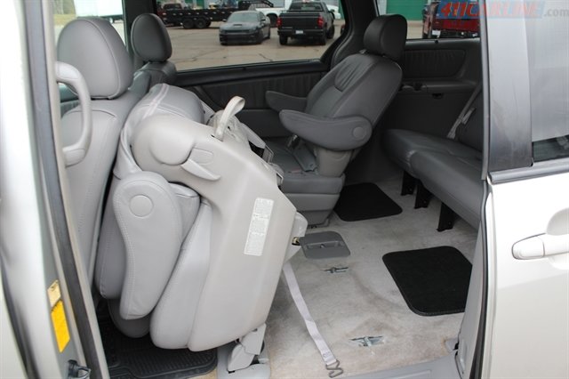 Used 2008 Toyota Sienna XLE Limited image 25