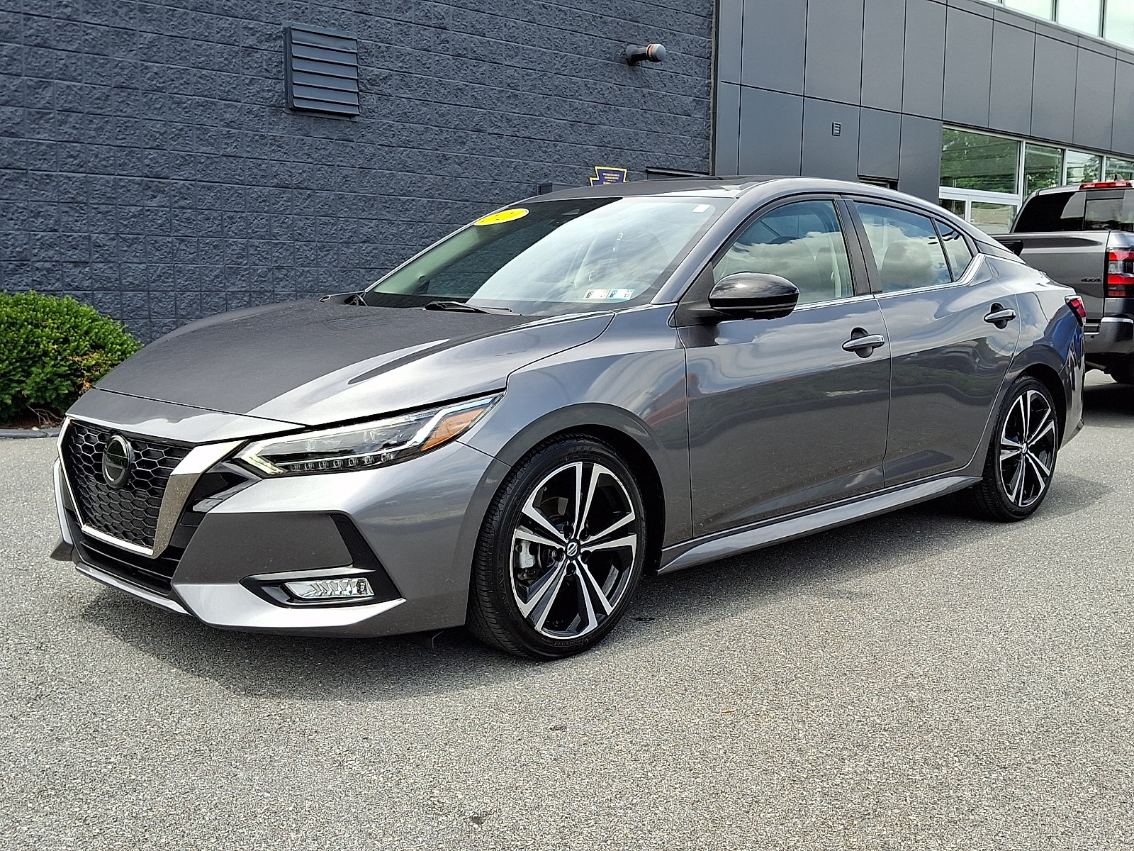 Used 2020 Nissan Sentra SR w/ Premium Package FWD image 3