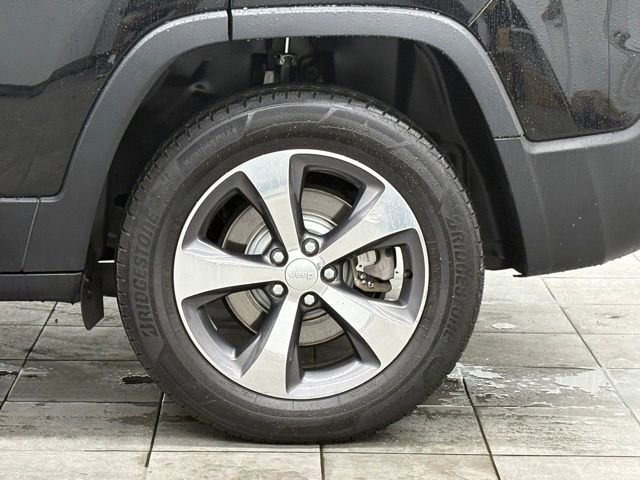 Used 2019 Jeep Cherokee Limited AWD/4WD image 6