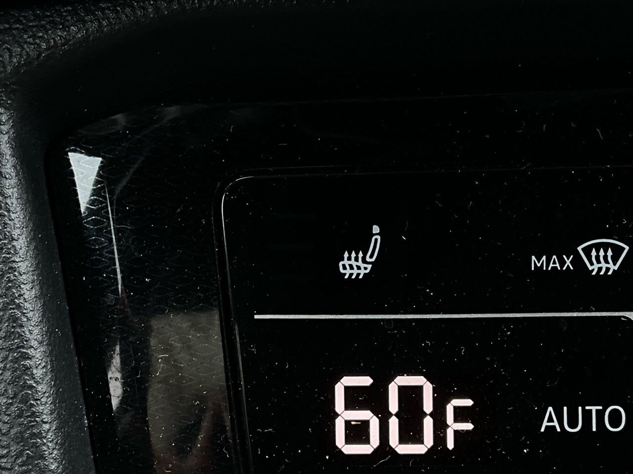 Used 2025 Volkswagen Taos SE image 29