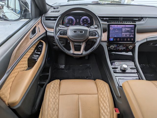 Used 2022 Jeep Grand Cherokee L Summit w/ Advanced Protech Group IV AWD/4WD image 18