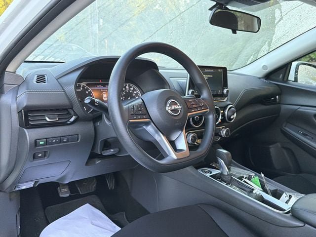 Used 2024 Nissan Sentra SV FWD image 10