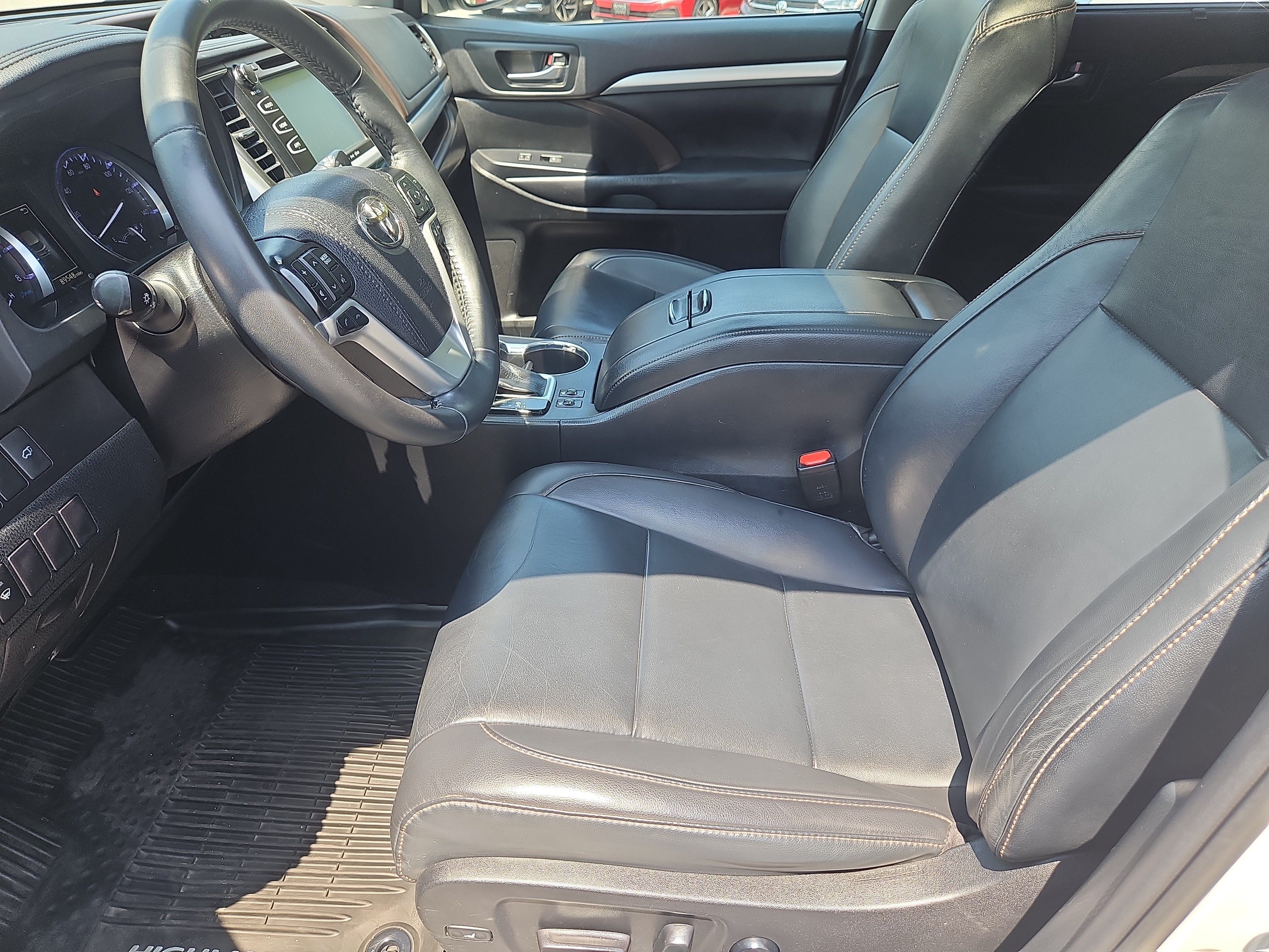 Used 2019 Toyota Highlander XLE AWD/4WD image 15
