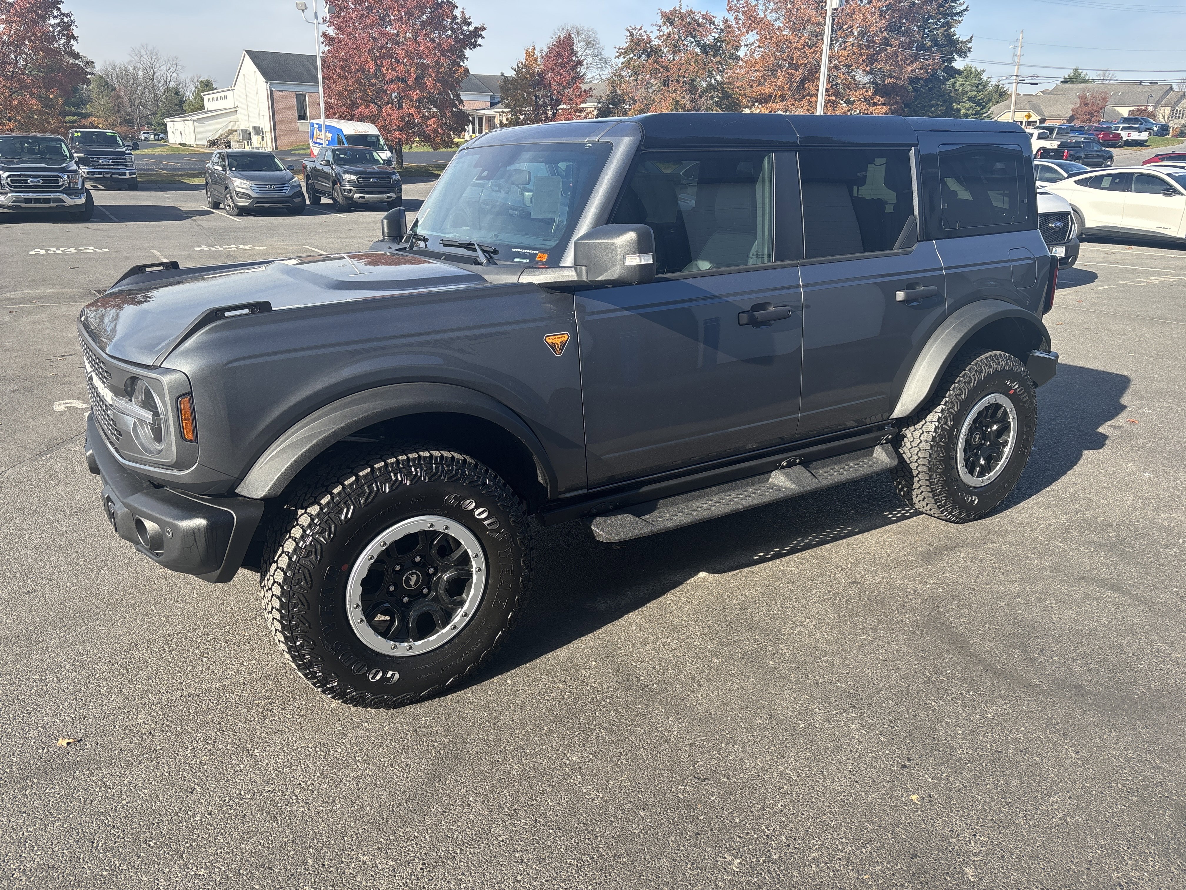 New 2025 Ford Bronco Badlands image 8