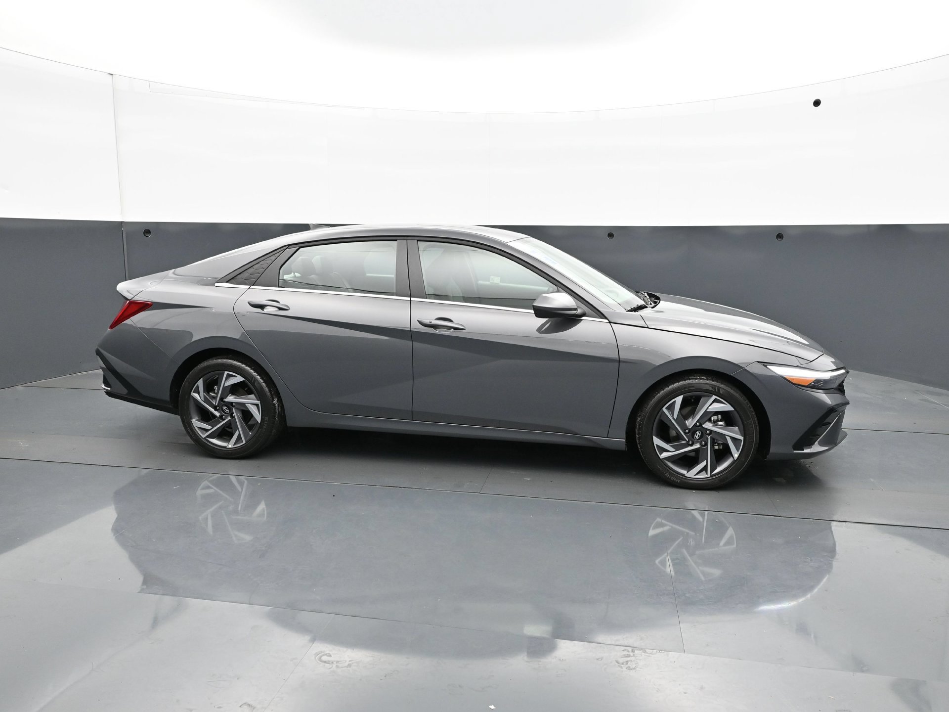 Used 2025 Hyundai Elantra SEL FWD image 8