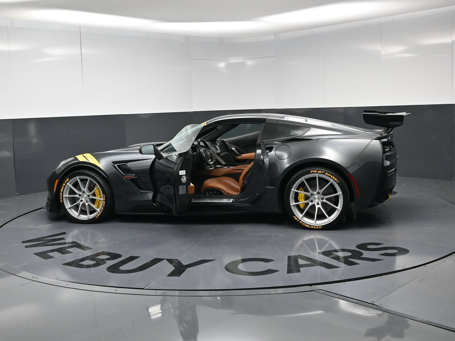 Used 2018 Chevrolet Corvette Grand Sport RWD image 23